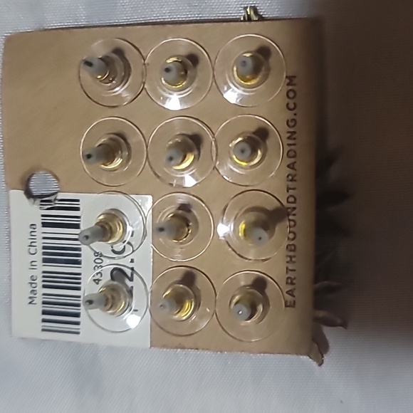 *Sale! 5 $5 Items For $20* Earthbound Earring Set - Picture 2 of 2